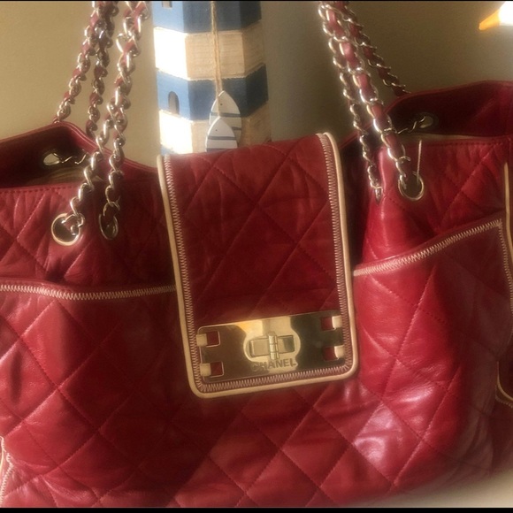 Very large East West Chanel red handbag. Great preowned condition. - Picture 4 of 13
